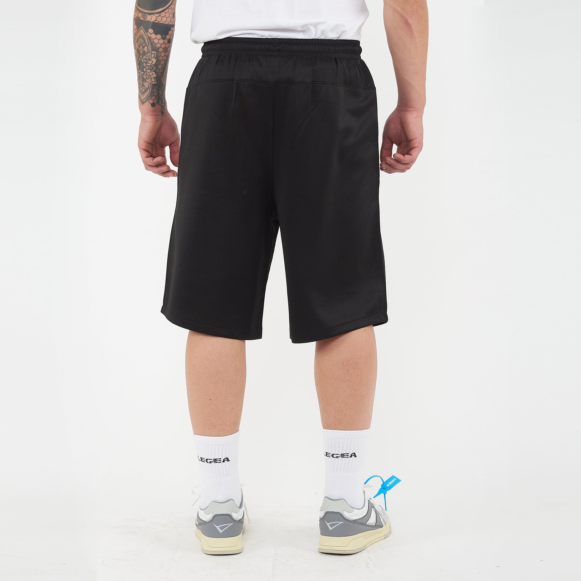Polyester outdoor Bermuda shorts with functional pockets