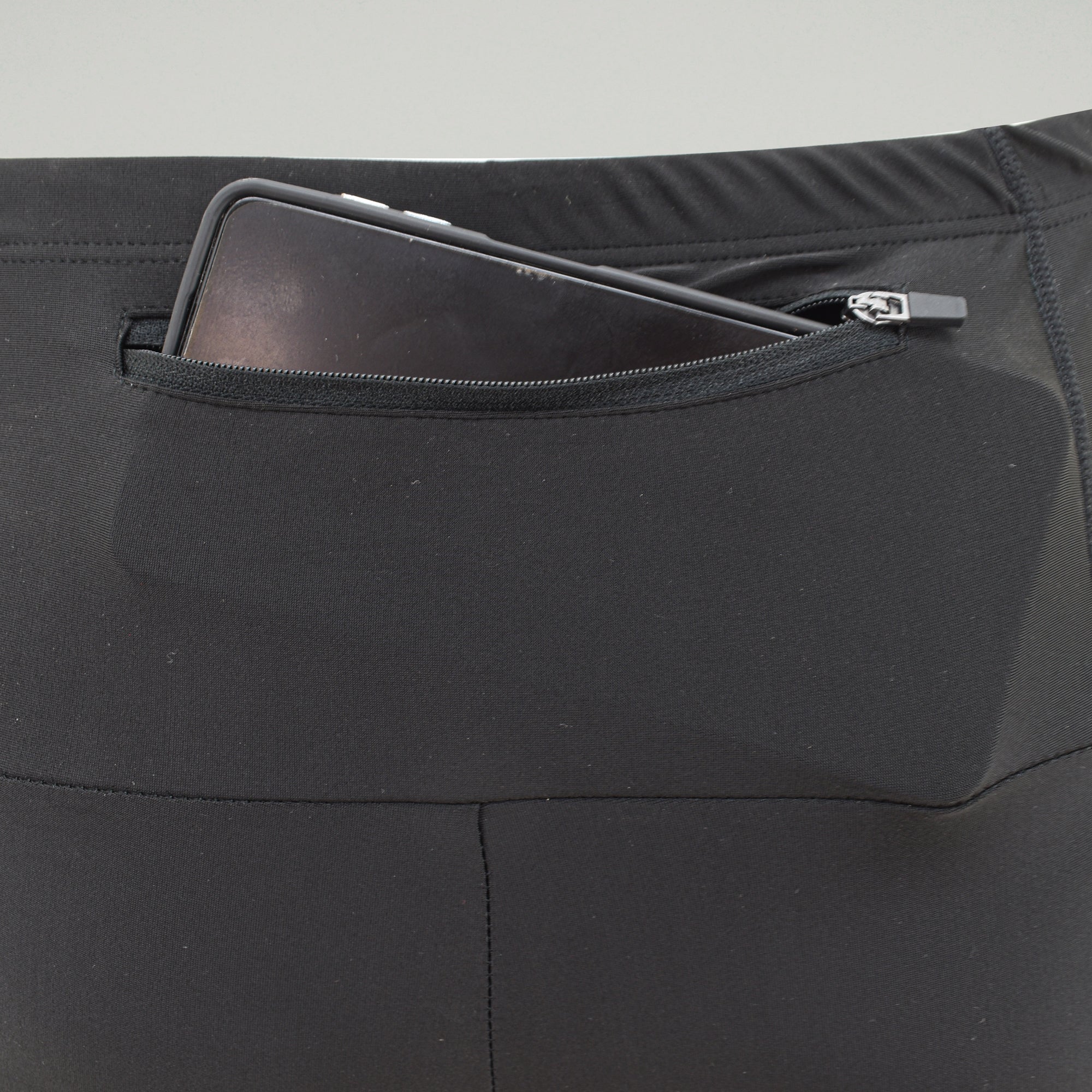 Short da spinning elasticizzati con cuciture ergonomiche